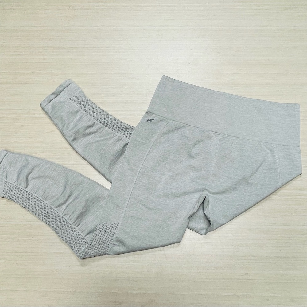 Fabletics Sync High Waisted Perforated Crop Legging Size Medium
